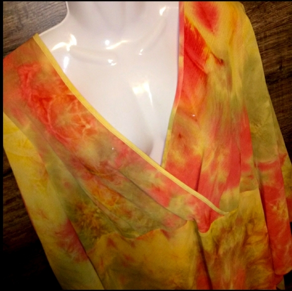 Studio C Top Size 18/20 Tie Dye Bell Sleeve - Picture 6 of 10